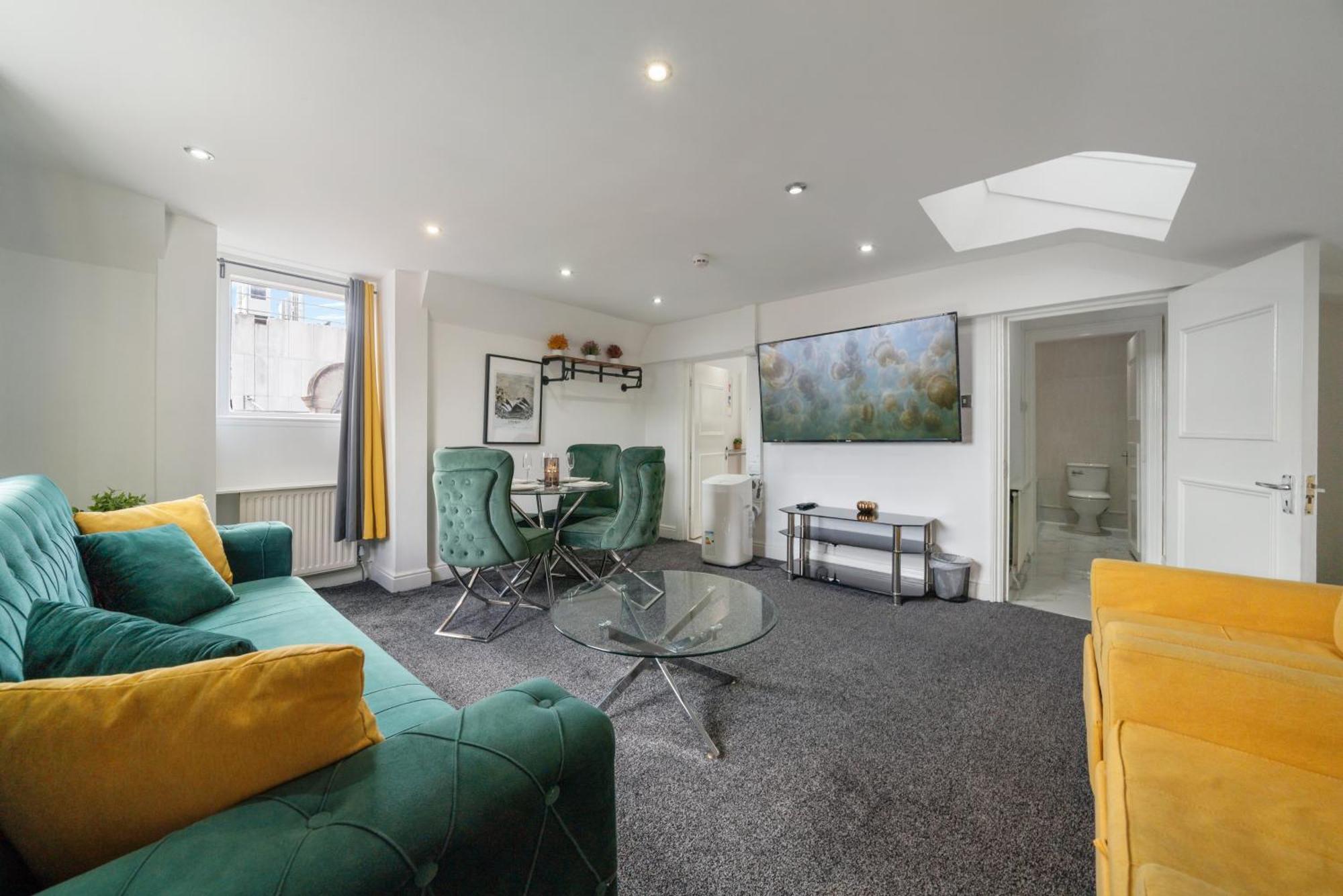 Luxurious 1-bedroom Penthouse On Oxford Street 11g Apartament